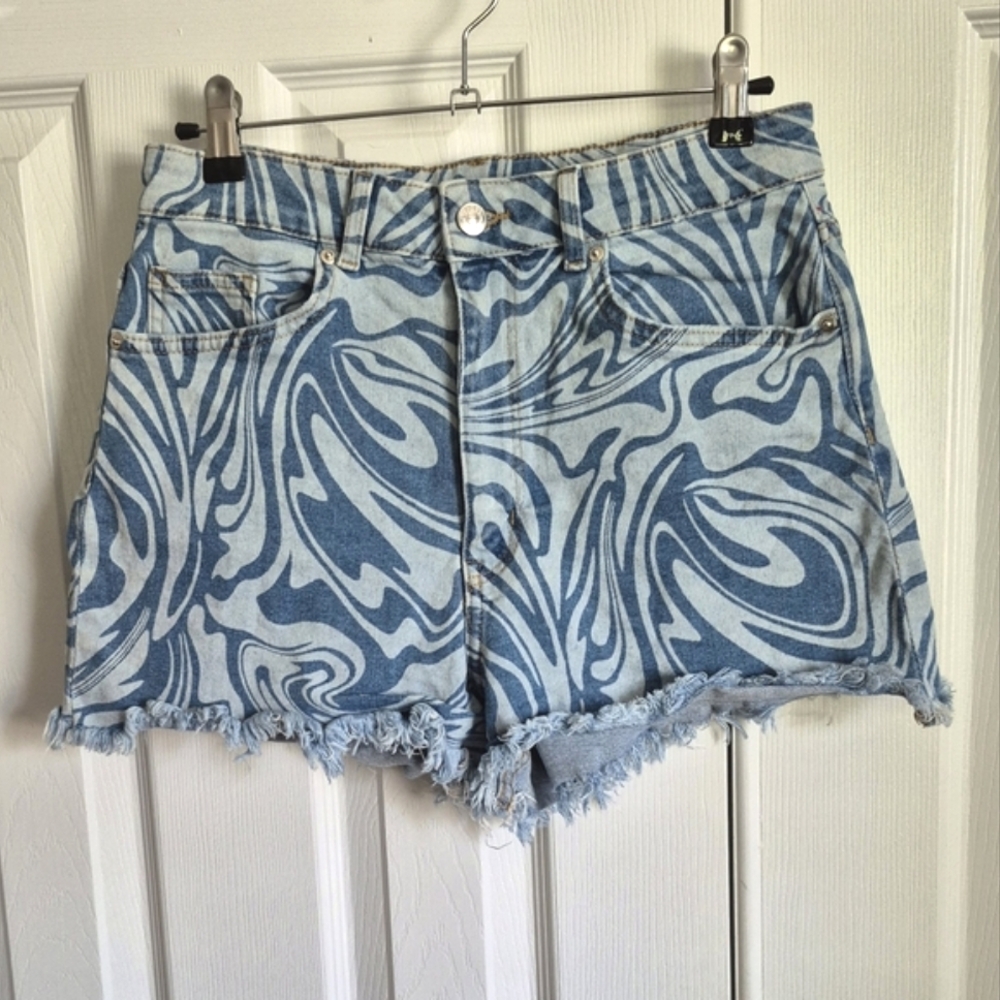 H&M Divided‎ Light And Dark Blue Swirl Pattern Cutoff Frayed Jean Shorts 8